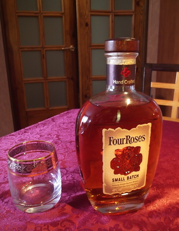 картинка Four Roses Small Batch на сайте Белорусского Виски-Клуба